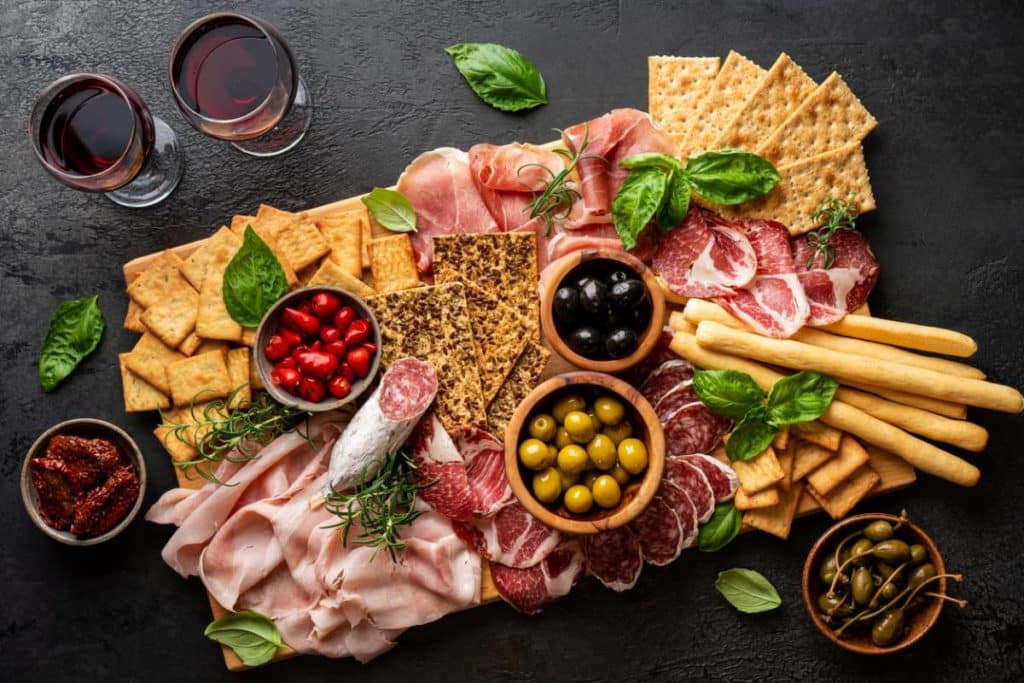 9 conseils de pro pour composer une assiette de charcuterie variée