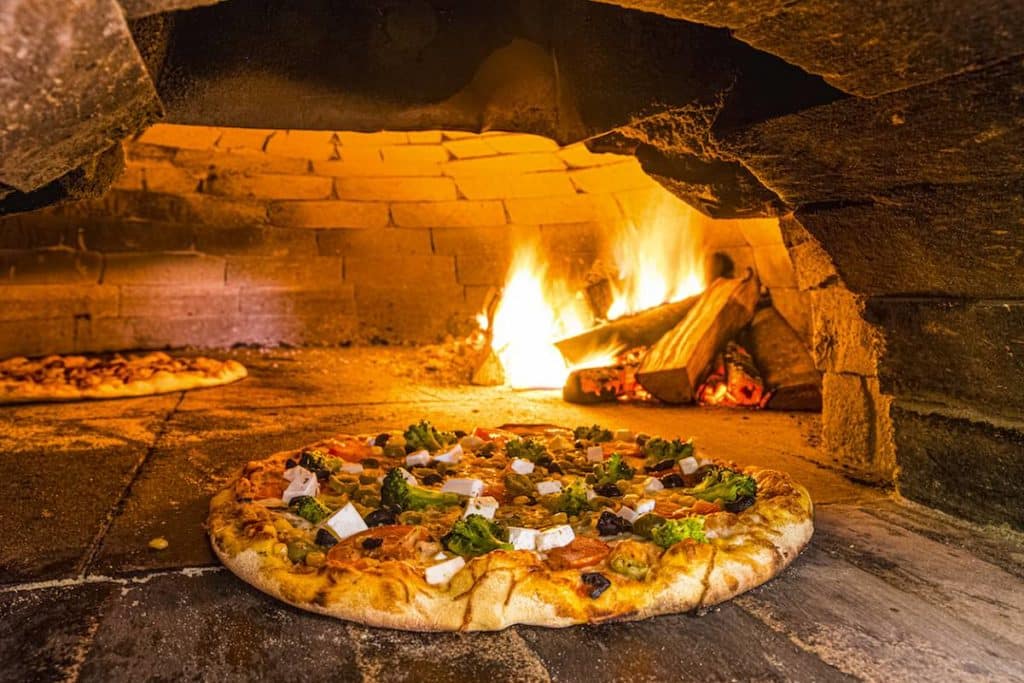 Four à bois : la solution pour redécouvrir la pizza