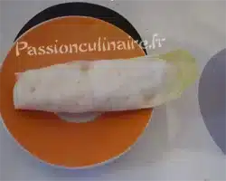 Barquette d'endive, chutney de pommes et nuage de roquefort