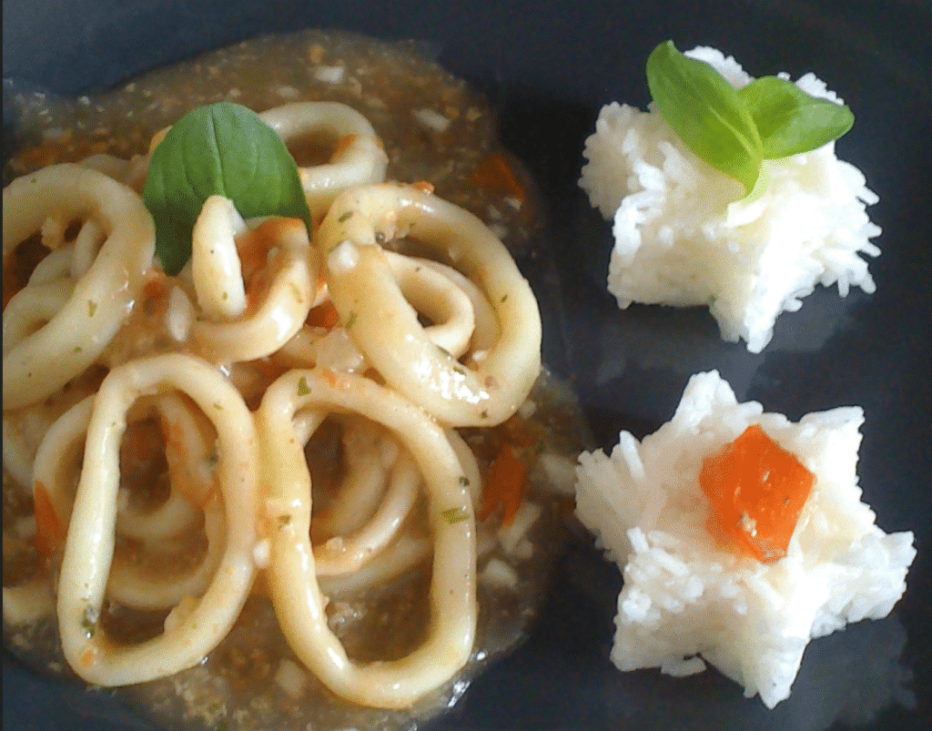 Anneaux d'encornets à la persillade et tomate
