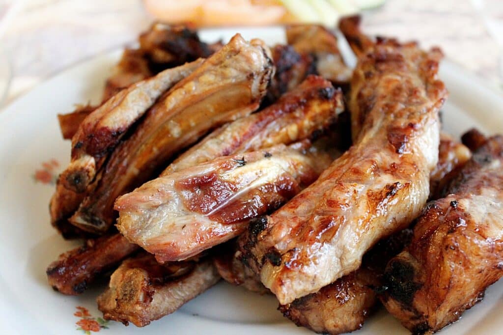 viande cuite sur un brasero